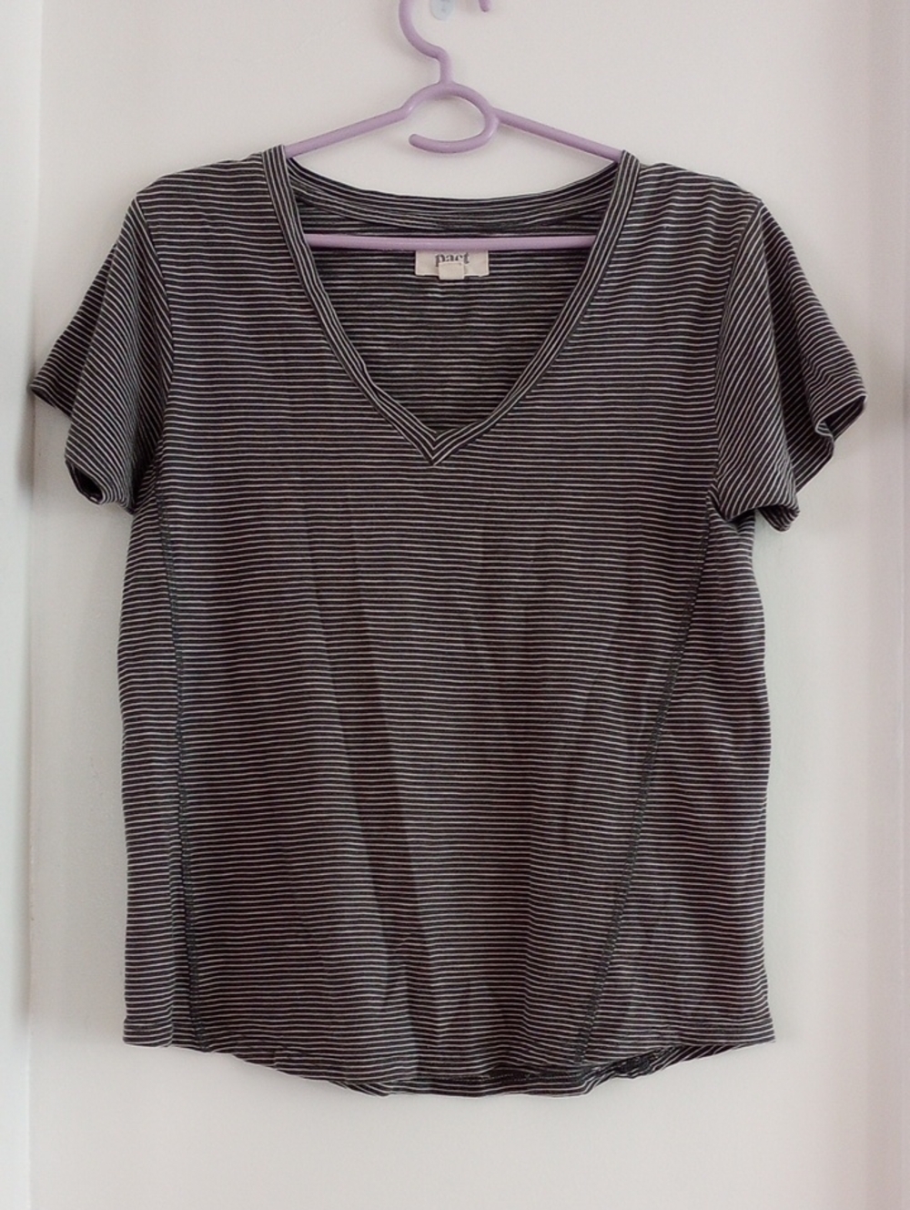 Pact 100% Cotton Women’s Black and White Striped V-Neck Top Size S